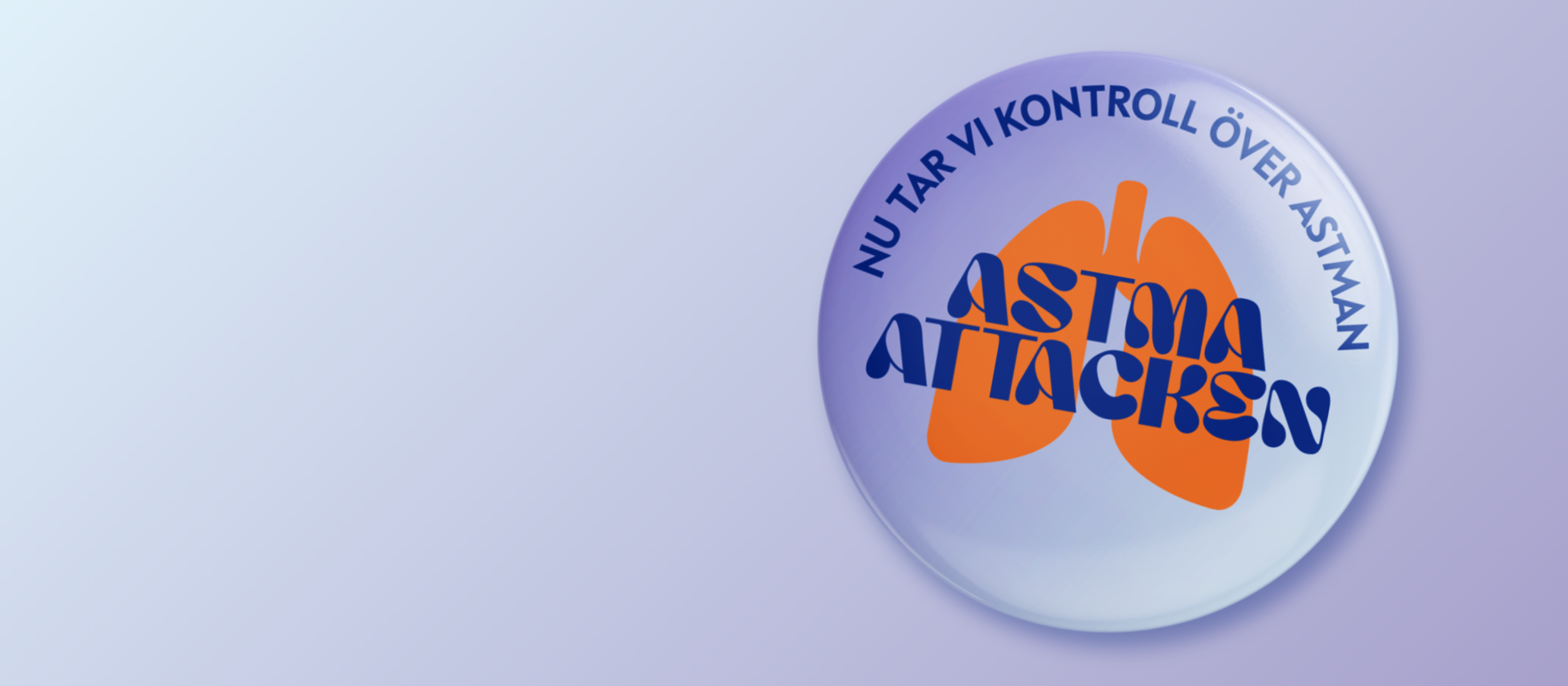 Astma och Allergi kampanj En blå knapp med texten 'Nu tar vi kontroll över astman' och en orange bild på lungor mot en ljus blå bakgrund