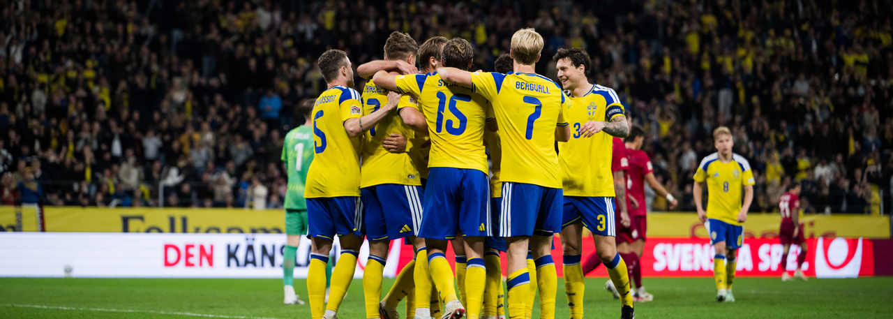 Sveriges fotbollslandslag jublar efter ett mål i Nations League