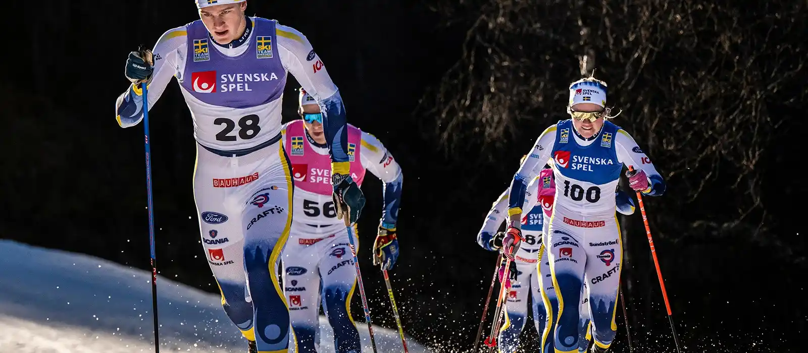 Svenska längdskidåkare i skidspåret under skid-VM