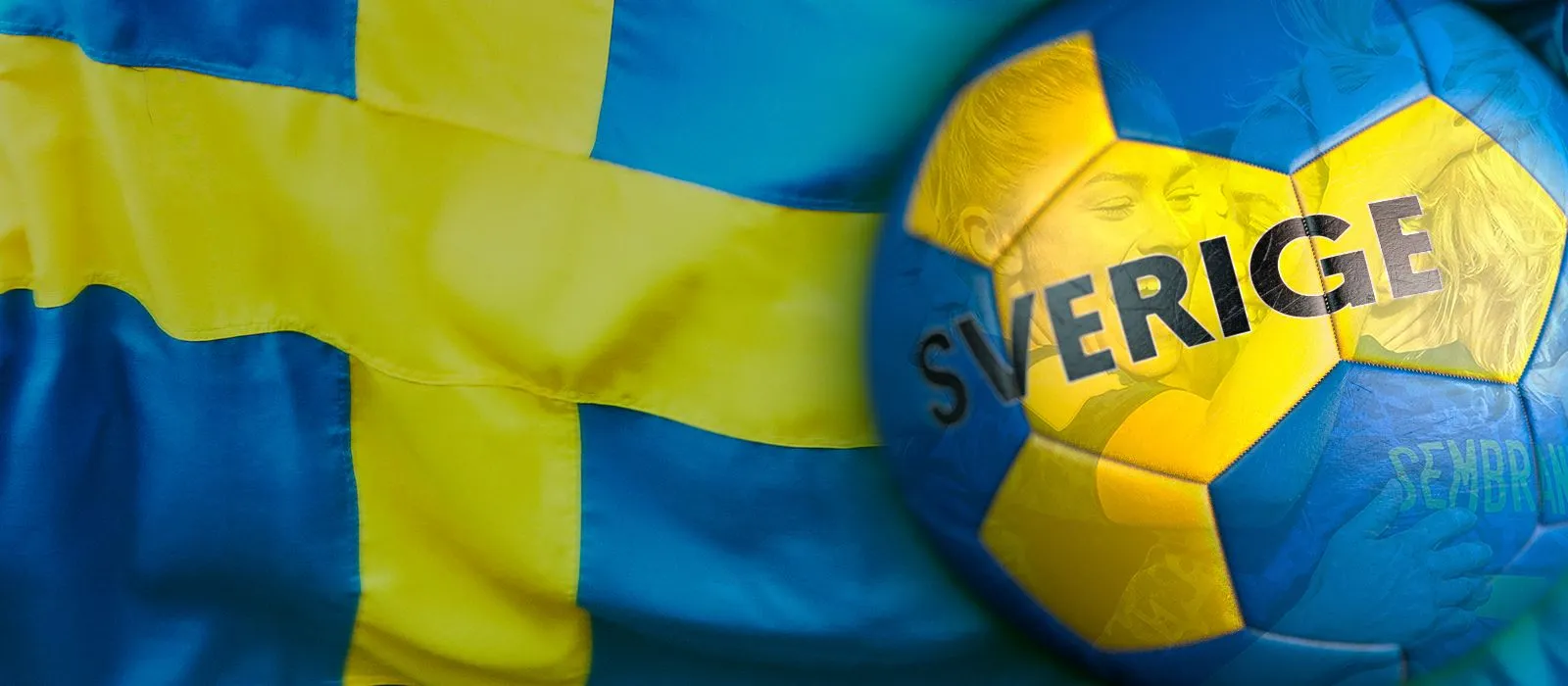 Sverigeflagga bakom fotboll med damlandslagsspelare