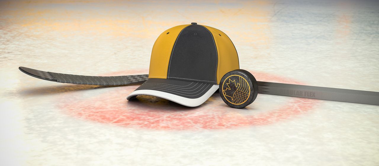 Bild på hockeyklubba, puck och en supporterkeps med NHL-laget Boston Bruins färger