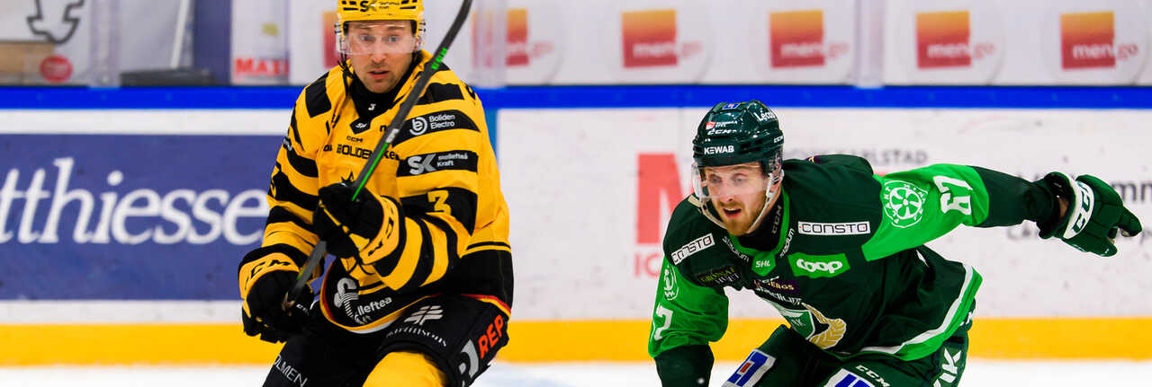 Kamp om pucken mellan Färjestad och Skellefteå i SHL