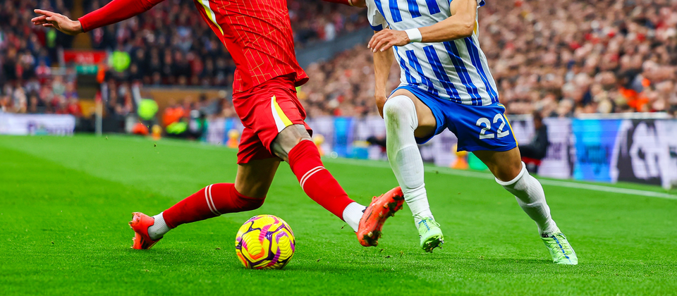 Bild på två fotbollsspelare i Premier League