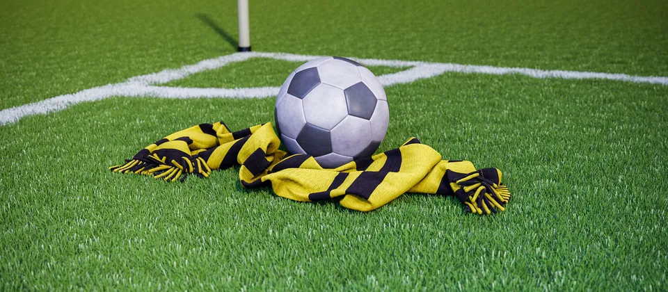 Bild på en fotboll och en supporterhalsduk med allsvenska laget Mjällbys färger