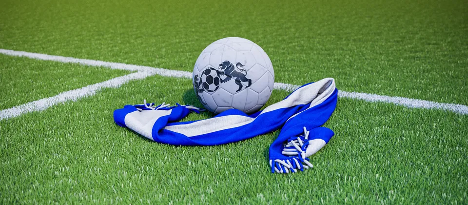 Bild på en fotboll och en supporterhalsduk med Premier League-laget Evertons färger