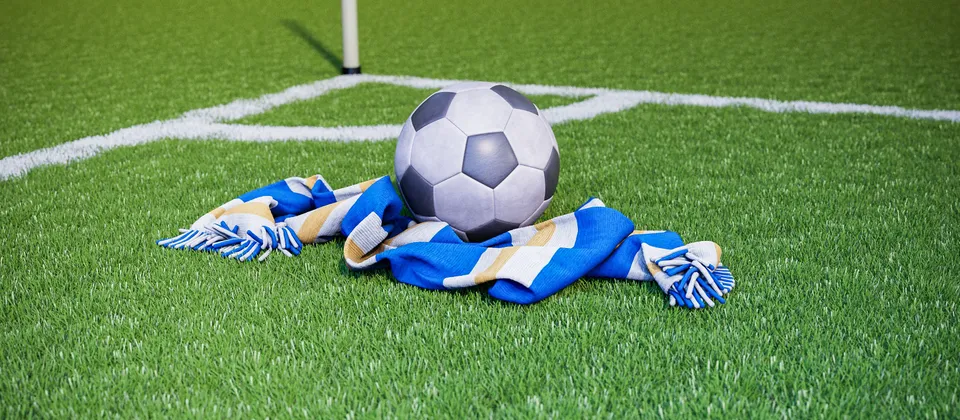 Bild på en fotboll och en supporterhalsduk med allsvenska laget Halmstads färger