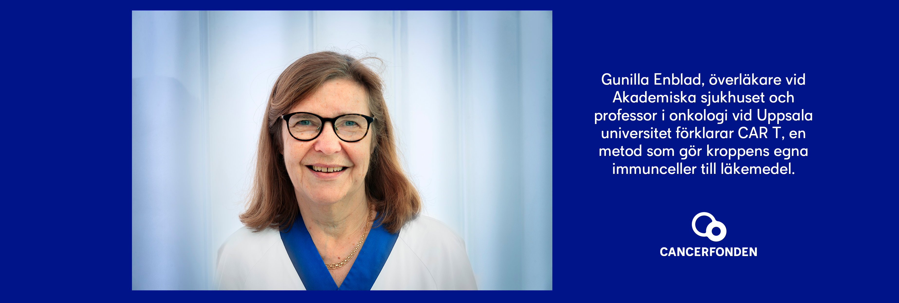 Kvinna med glasögon och mörkt hår i närbild, blå bakgrund med text om CAR-T behandling.